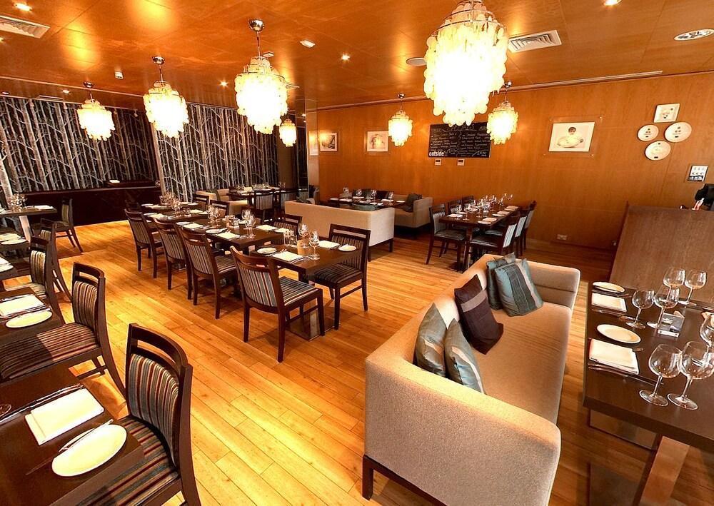 האטפילד Beales Hotel מראה חיצוני תמונה