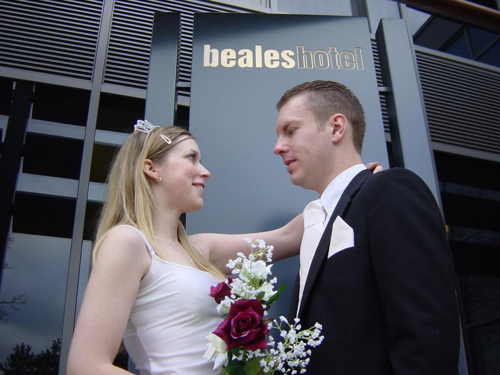 האטפילד Beales Hotel מראה חיצוני תמונה