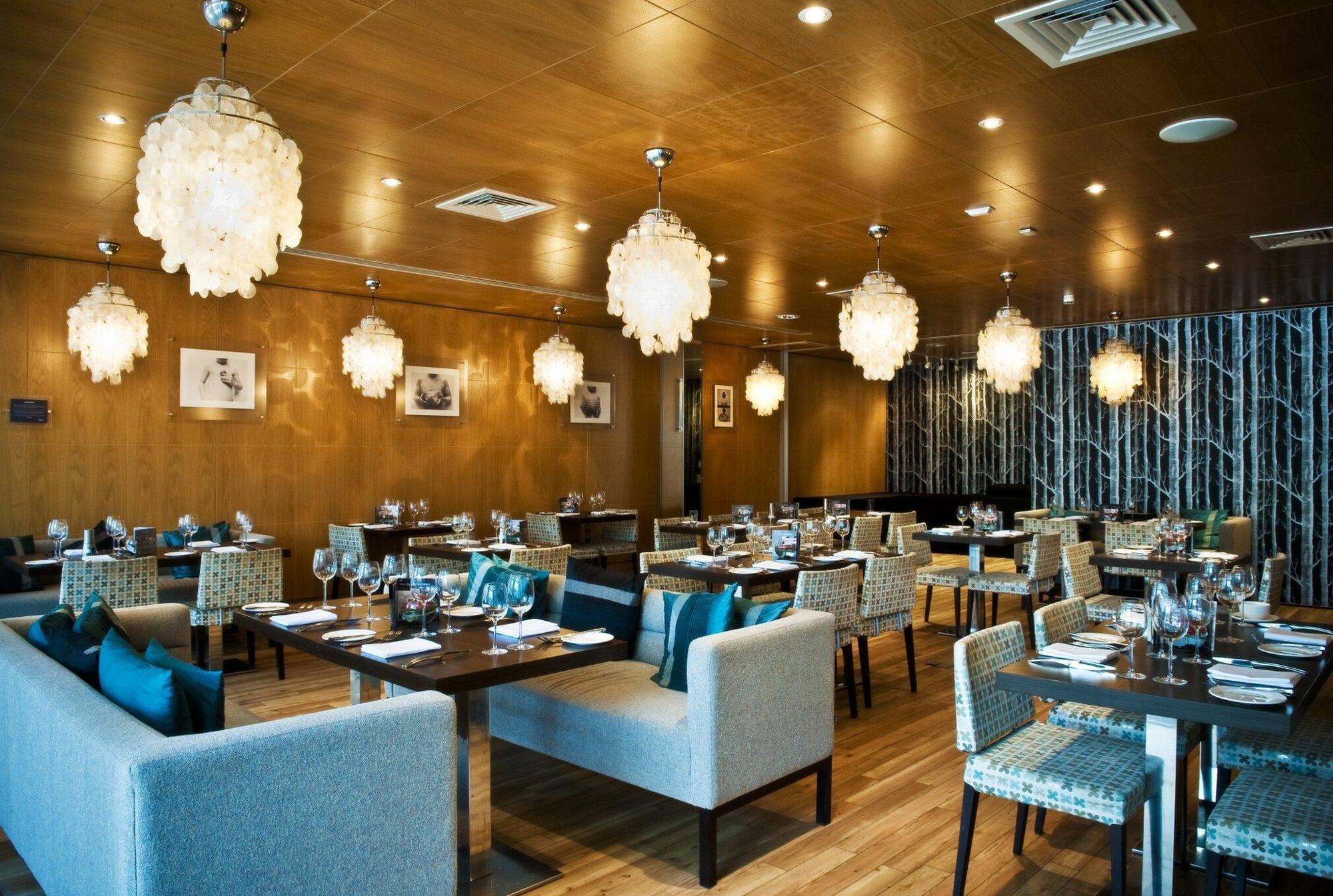 האטפילד Beales Hotel מראה חיצוני תמונה