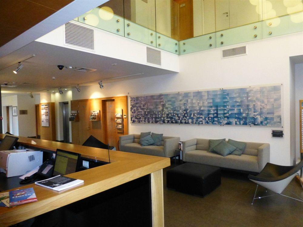 האטפילד Beales Hotel מראה חיצוני תמונה