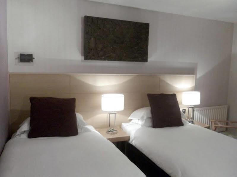 האטפילד Beales Hotel מראה חיצוני תמונה