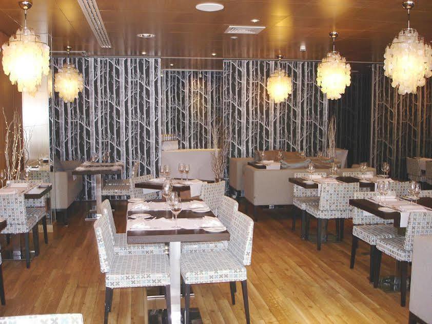 האטפילד Beales Hotel מסעדה תמונה