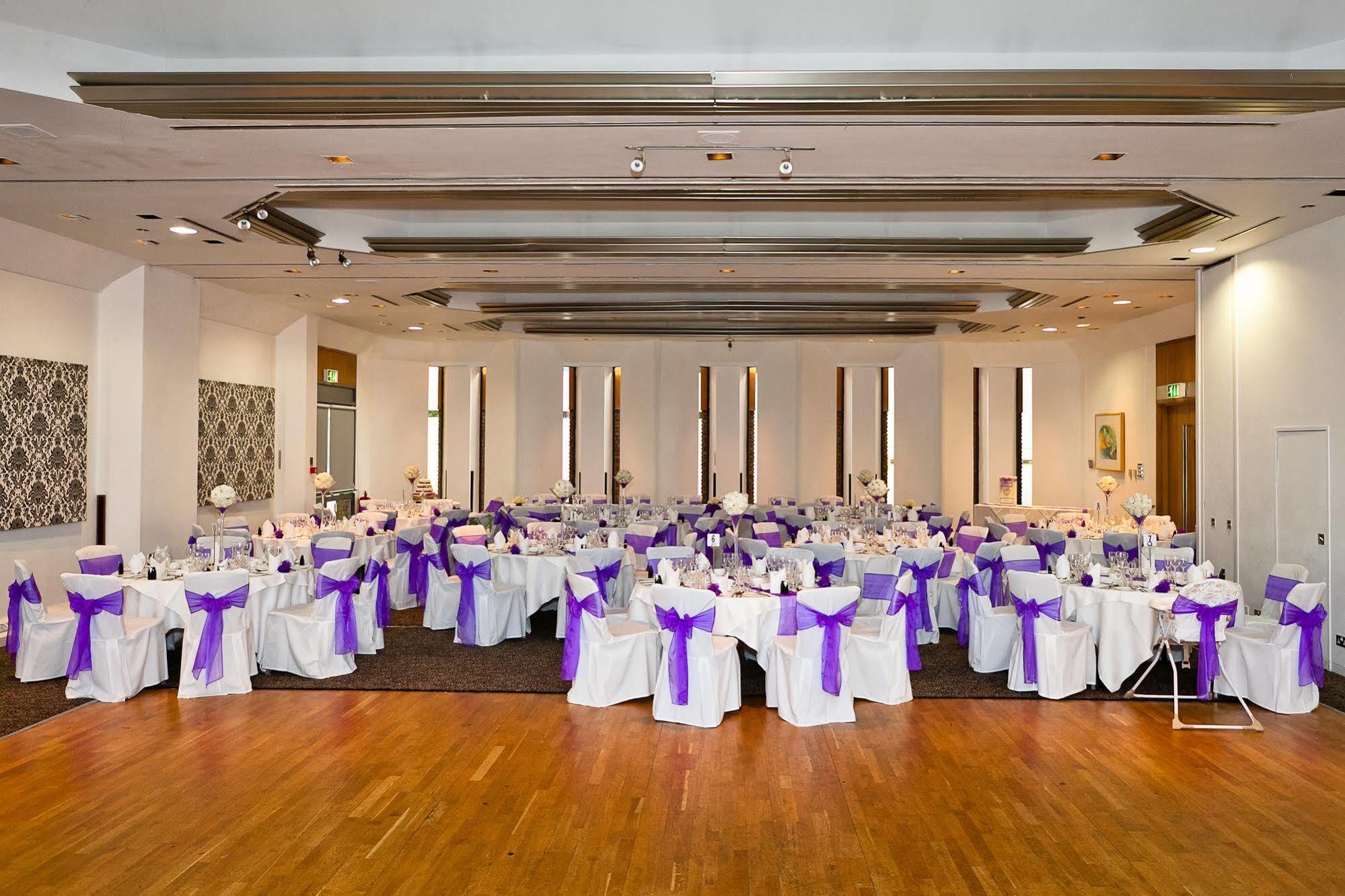 האטפילד Beales Hotel מראה חיצוני תמונה